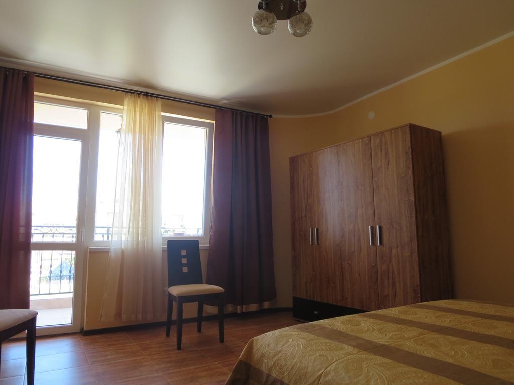 Astara Apartments Πριμόρσκο Δωμάτιο φωτογραφία